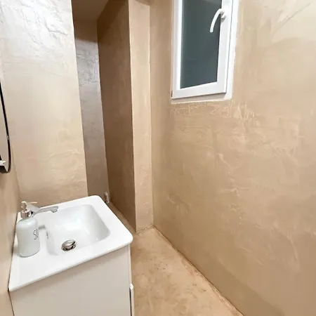 Luxury 1 Near Square 21 *