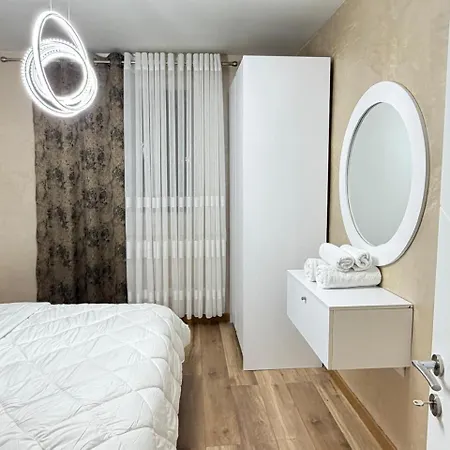 Luxury 1 Near Square 21 *